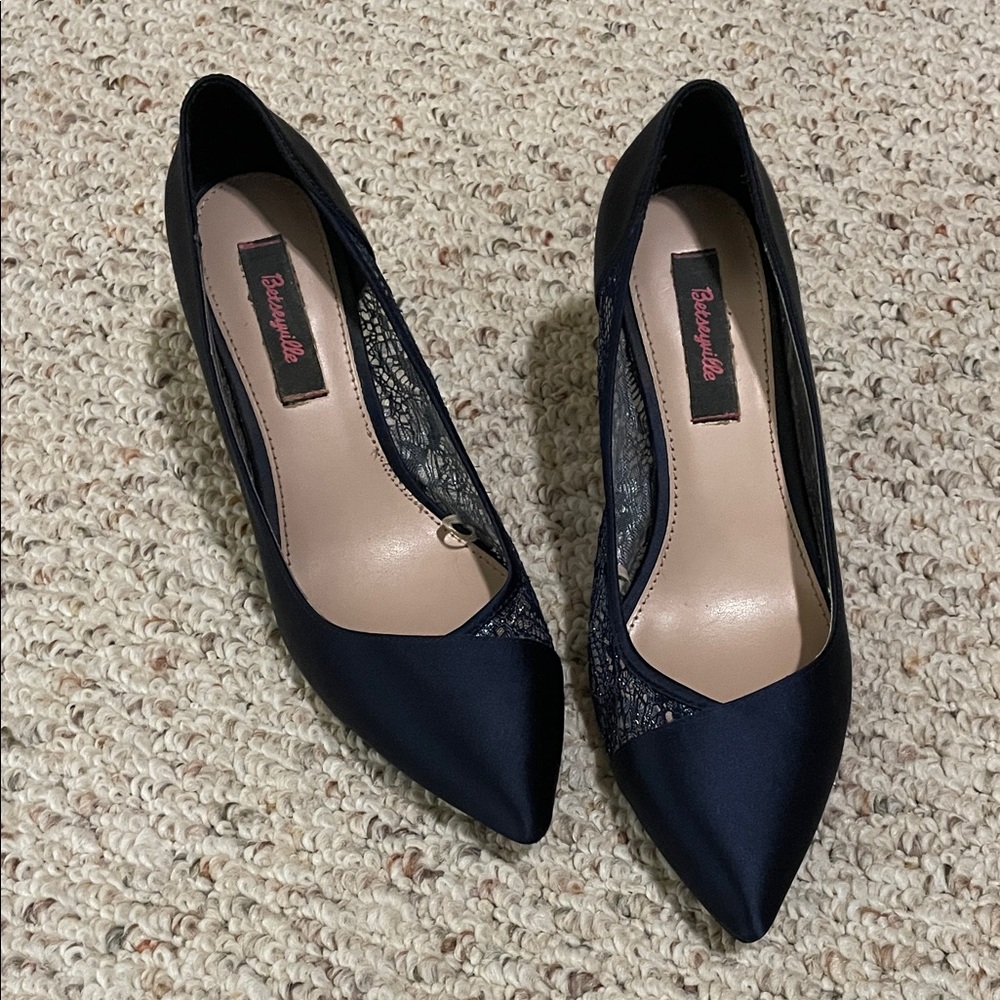 Betsey Johnson satin navy pumps, ornate lace instep, 7.5, excellent condition